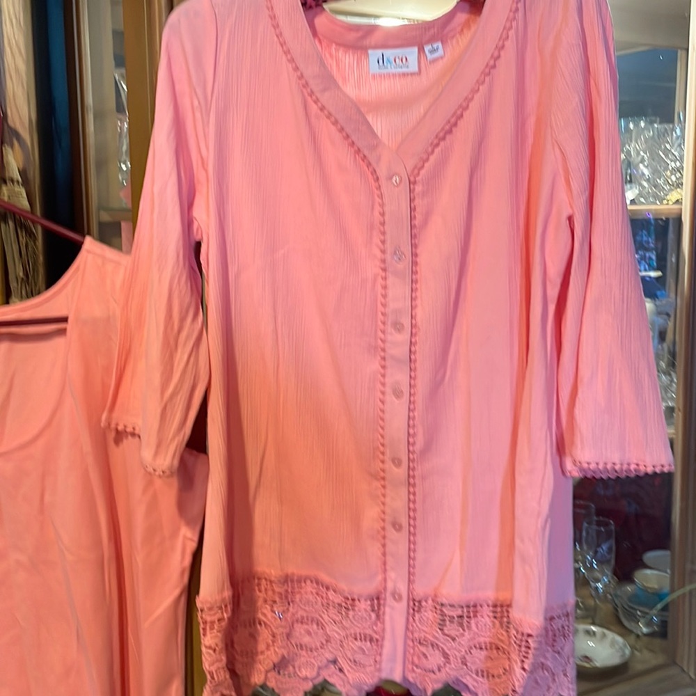 Ladies Matching Set Perfect For Spring - image 1